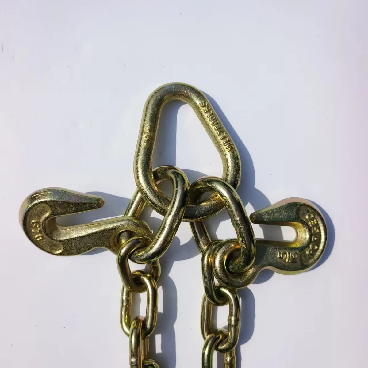 Working Load Limit: 4700 lbs Capacity: 18,800 lbs End Fittings: 8" Medium J Hooks, T- Hook & J-Hook Top Fittings: Pear Link w/ Grab Hooks Legs: 2 ft